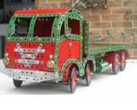 Eight wheel lorry red and gren